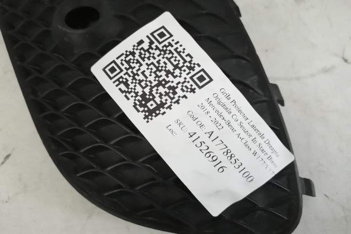 Grila Proiector Laterala Dreapta Originala Cu Senzor In Stare Buna Mer