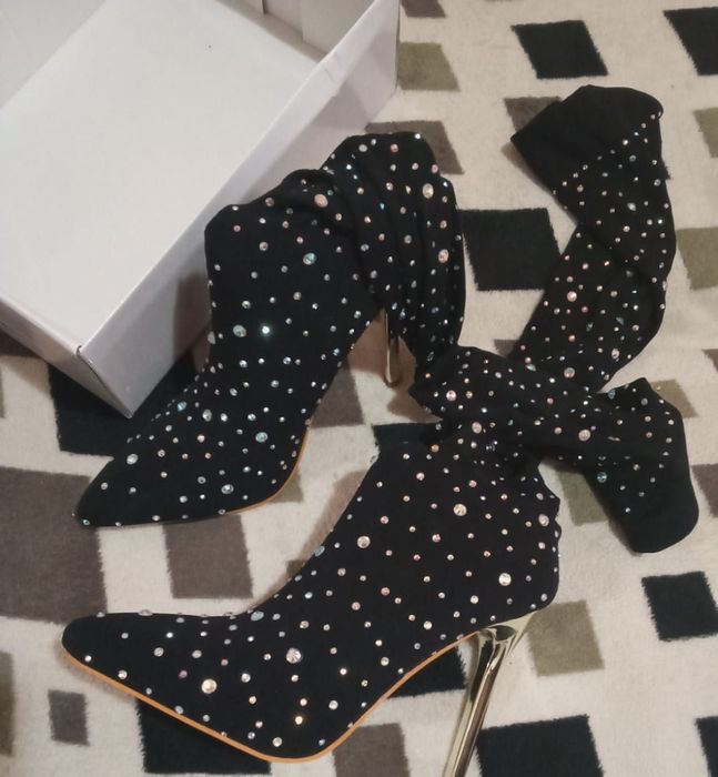 Pantofi cu tocuri ,eleganti