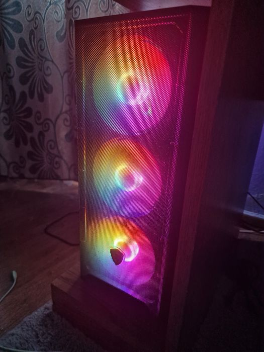 PC Gaming ZMEU Max, AMD Ryzen 3 3200G
3.6GHz, 16GB DDR4, 1TB SSD, AMD
