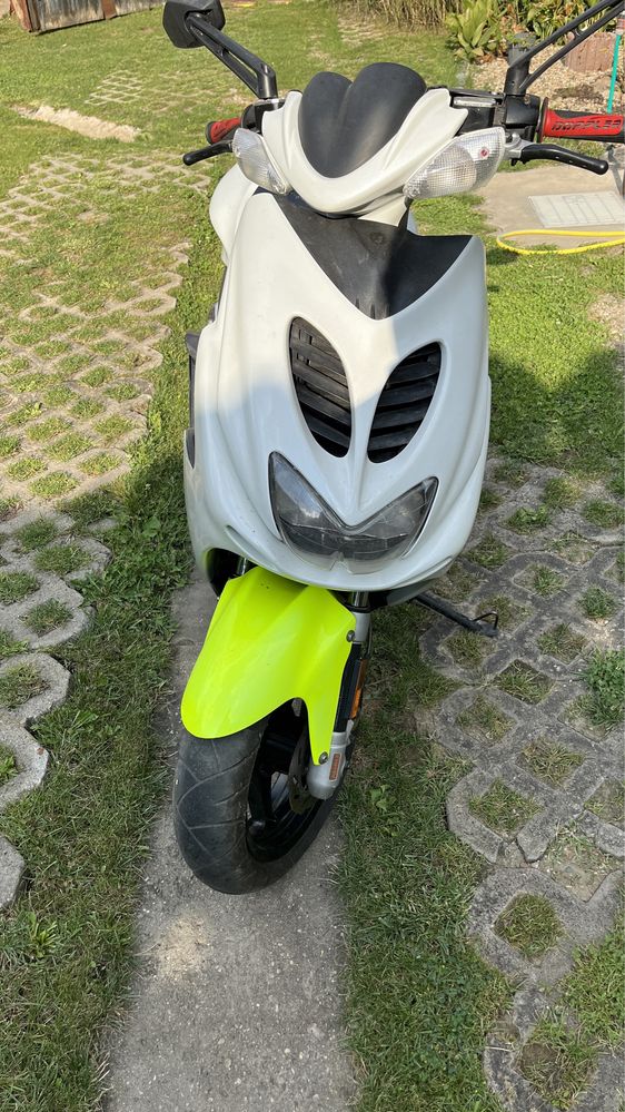 Vând scuter Yamaha YQ50