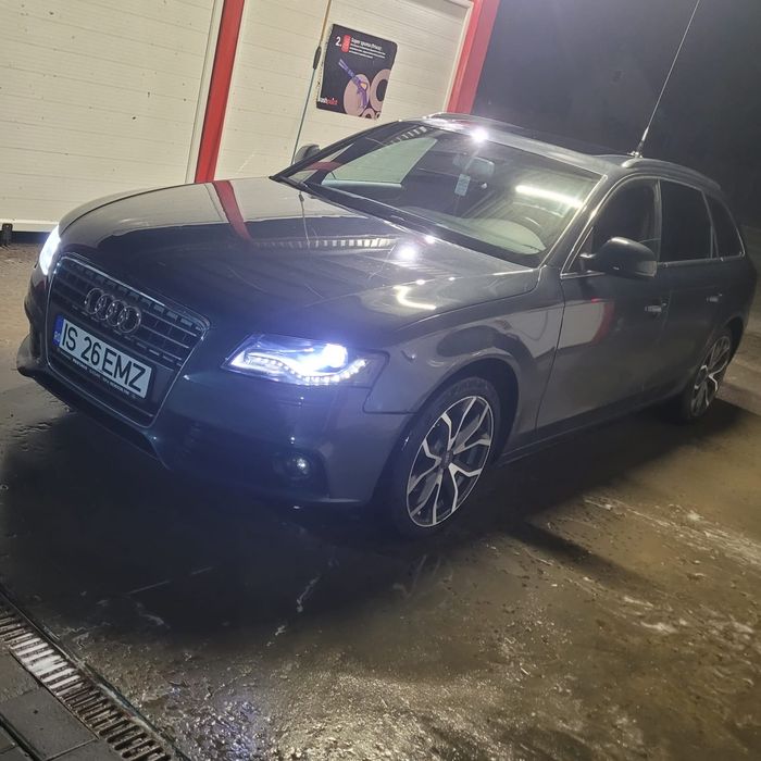 Vând Audi a4 b8 
143cp!
Distributie schimbată !
Filtre,ulei schimbate