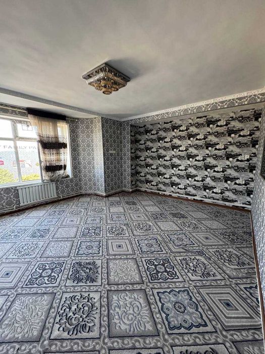 Sogdiana Femiliy park ro'parasida 3 xonali uy sotiladi