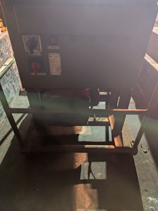 Бензинов генератор в