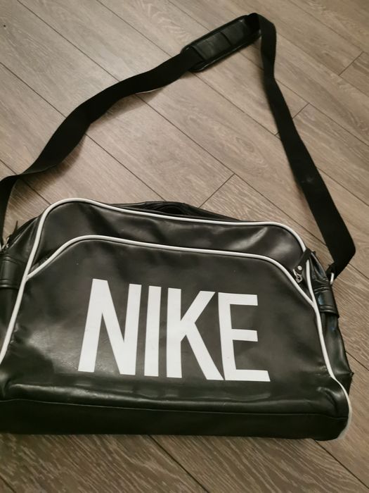 De vânzare geanta de umar  Nike