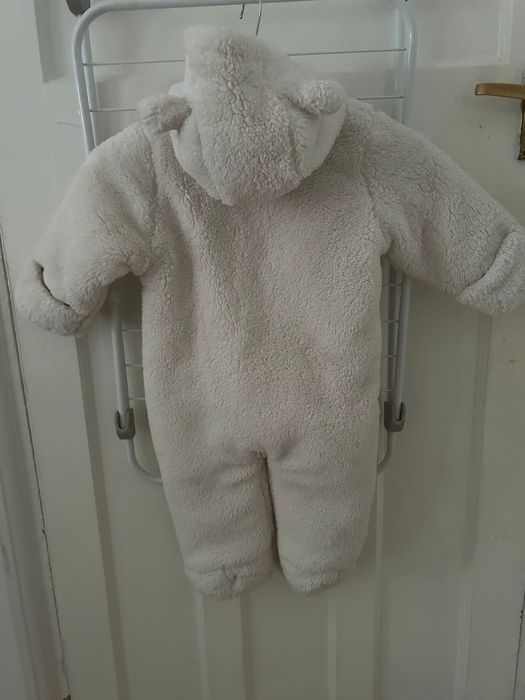 Бял бебешки космонавт