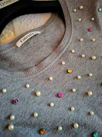 Блуза с перли и камъни, подходяща за зимни поводи