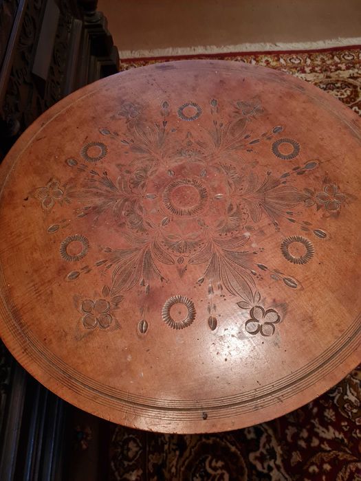 Vând moblă sculptată