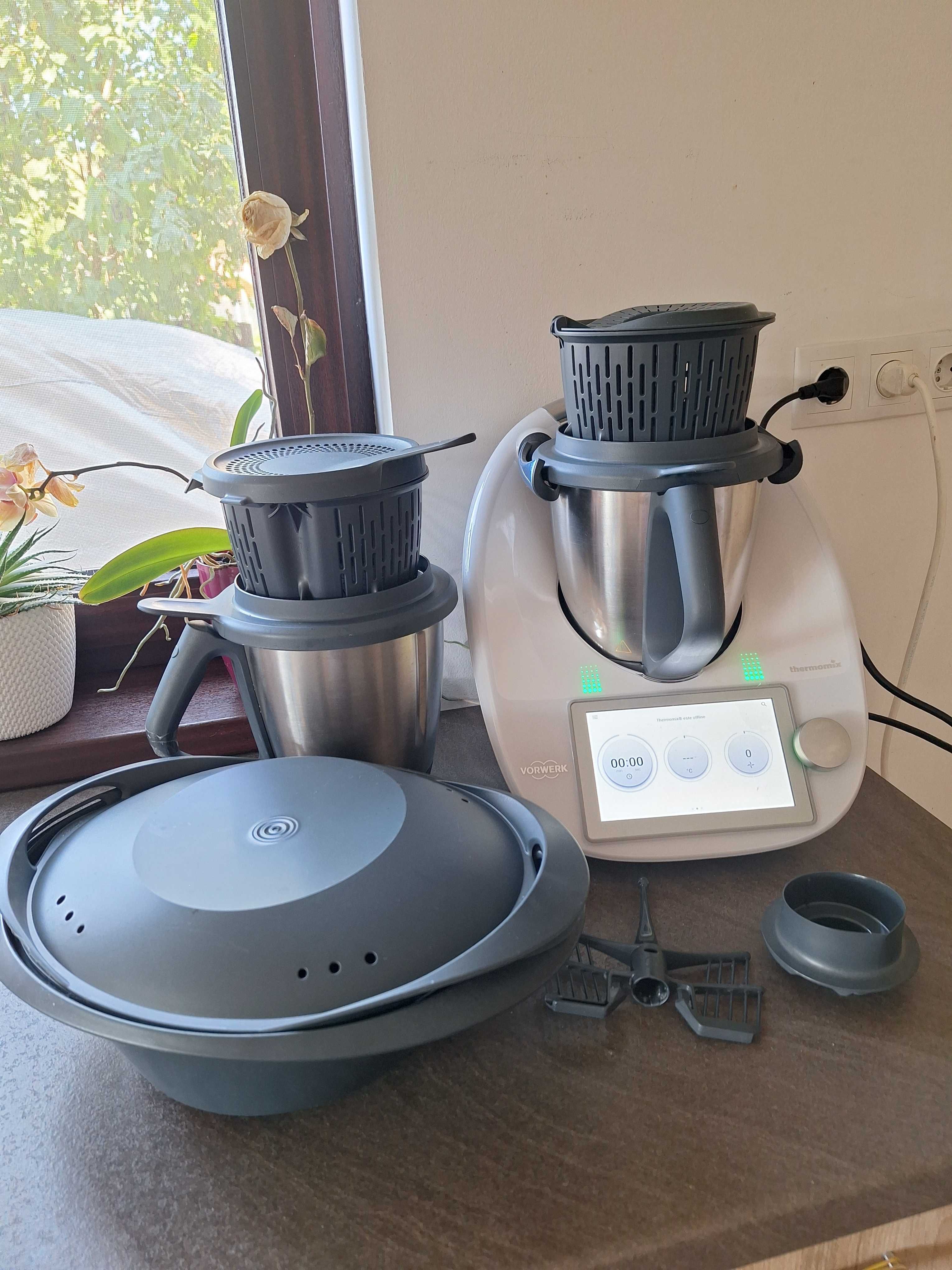 Vand Thermomix TM6 cu accesorii si al doilea bol