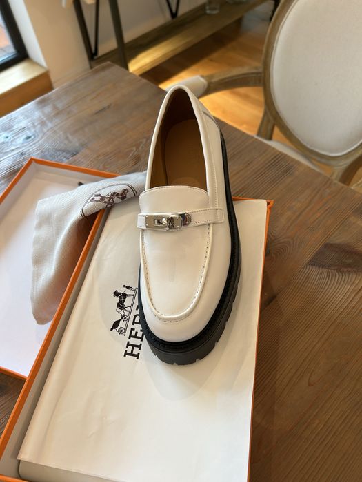 Hermes нови дамски кожени мокасини , номер 40