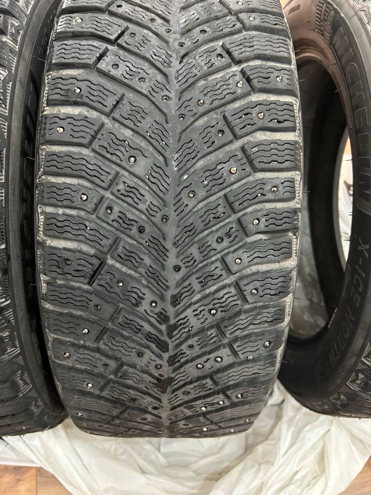 Продам зимние шины Michelin X-ICE North 4