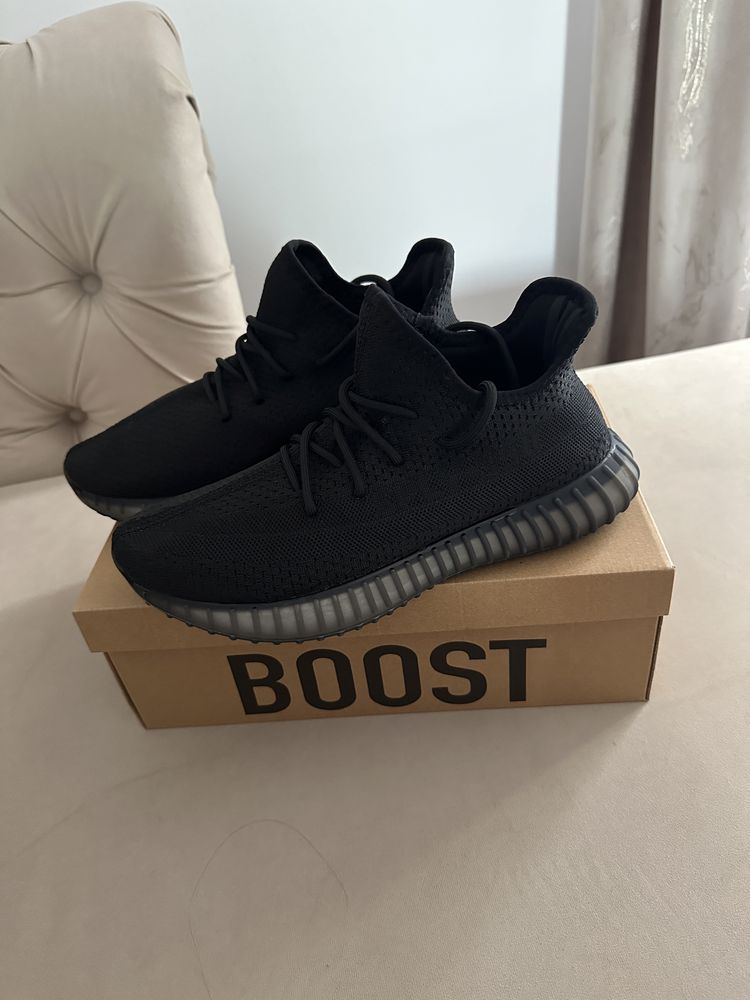 Adidasi yeezy boost moale