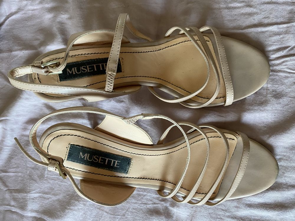 Vând sandale Musette 38