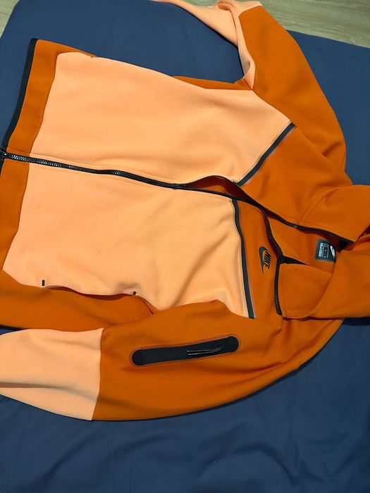 Tech fleece portocaliu ,Mărimea L