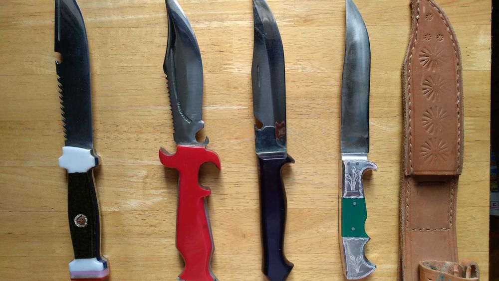 Cutite, corn cerb, vanatoare, simple, facute la Combinatul Hunedoara