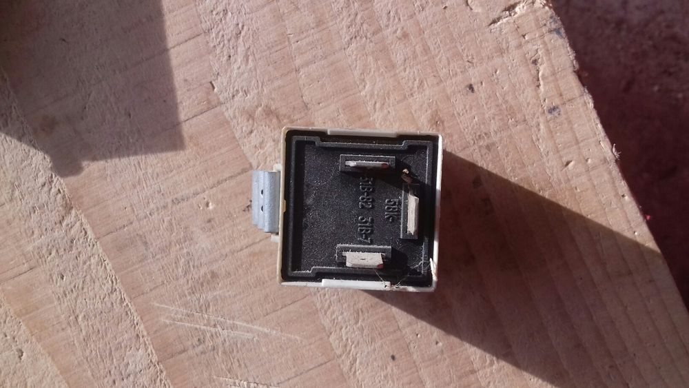 Relee fiesta 3 benzina