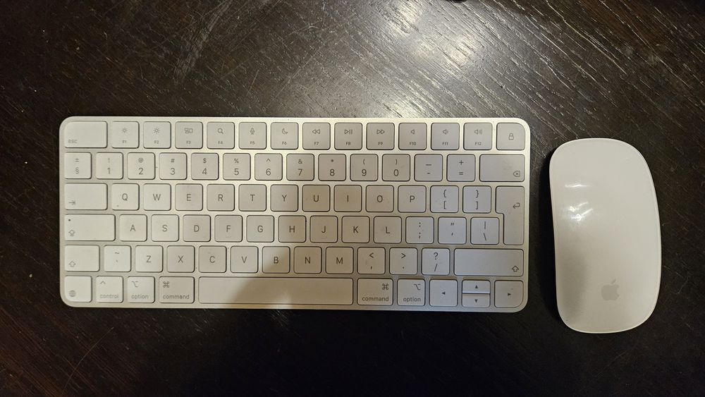 Apple iMac 24" cu procesor M4 8 16gb RAM 256 gb SSD