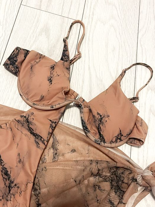 Costum de baie cu imprimeu de marmură