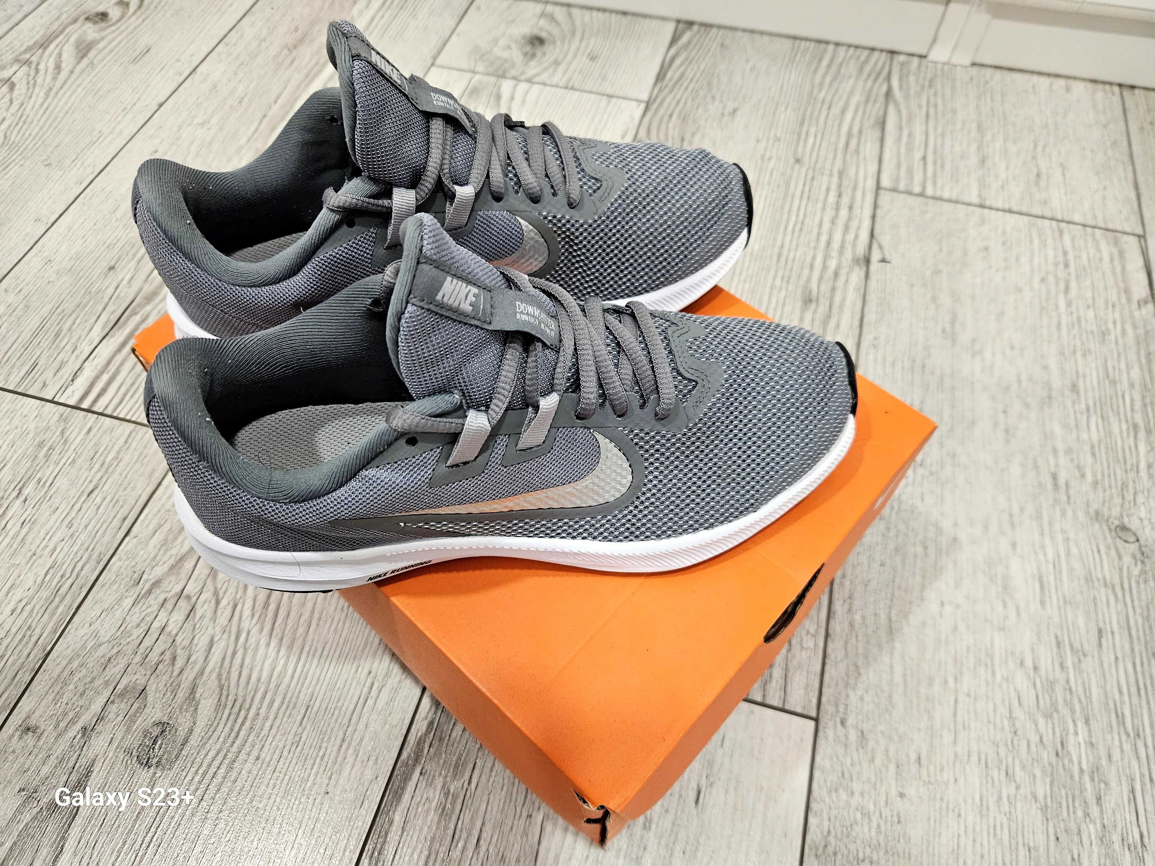 Дамски маратонки Nike