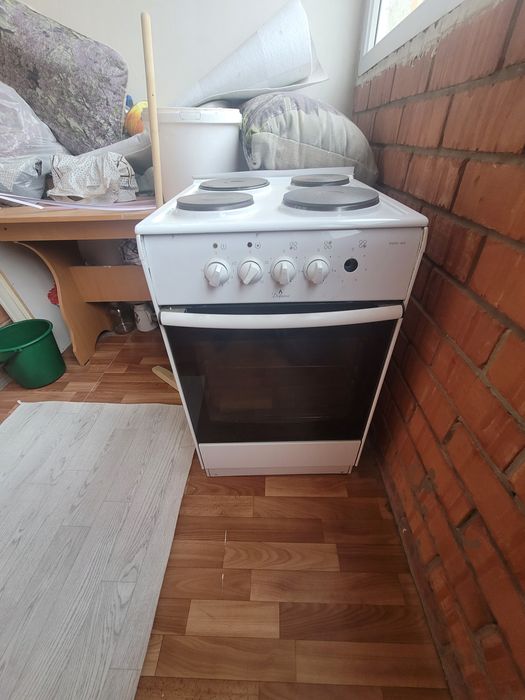 Отдам даром электроплита одна комфорка не работает