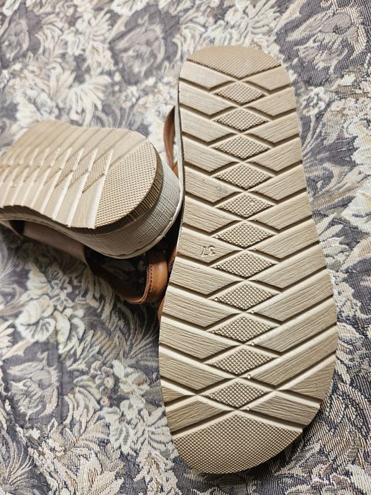 Нови сандали ест. кожа 36