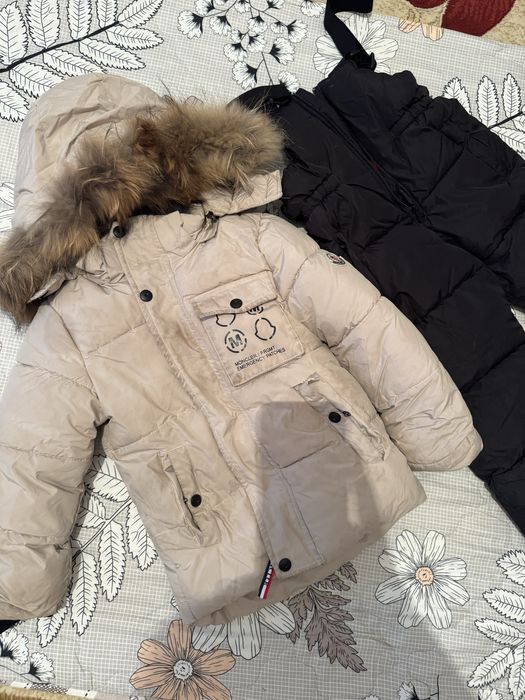 Продам детские кгмбинезоны на 2 г, 3 г