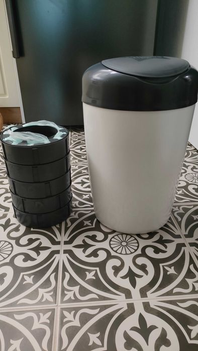 Хигиенен кош в комплект със 6 броя касети на Tommee tippee