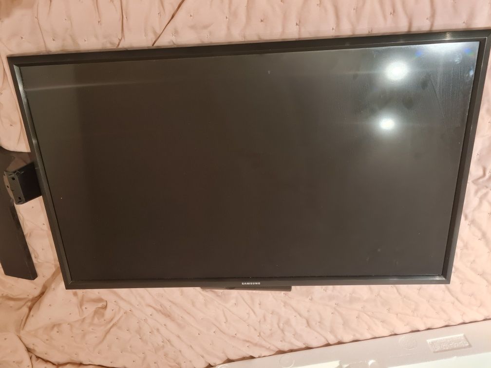 Продавам телевизор Samsung T28E310EX - 28",  Full HD, LED