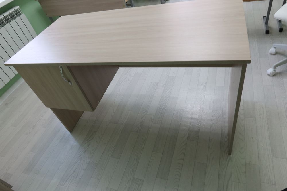 Продаю парты и стулья, учительские столы и шкафы