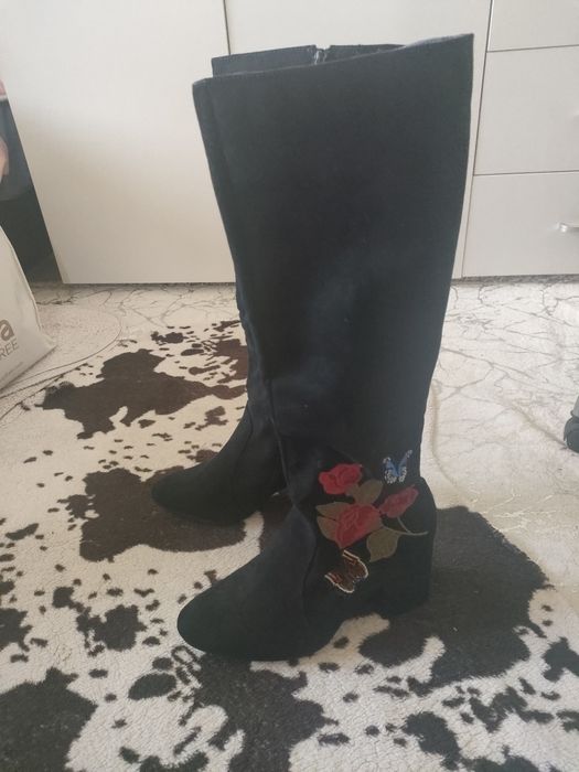 Дамски велурени елегантни ботуши