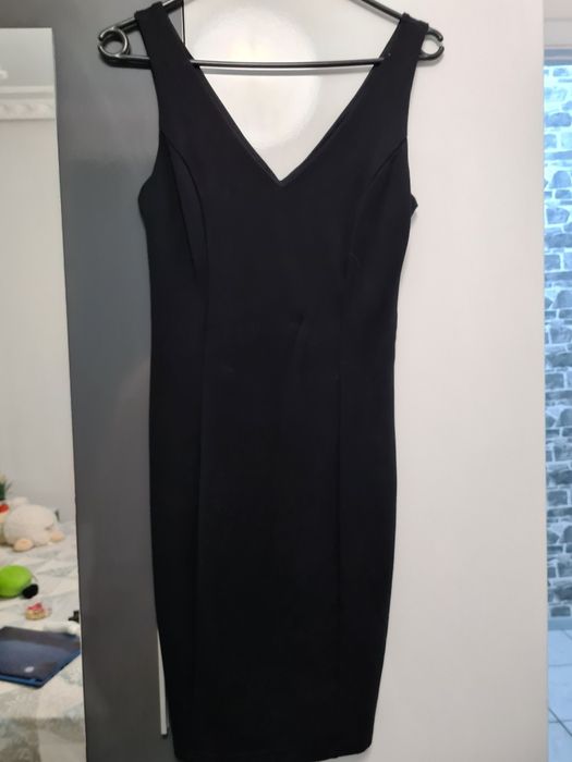 Разкроена черна рокля – XS – 20 лв
