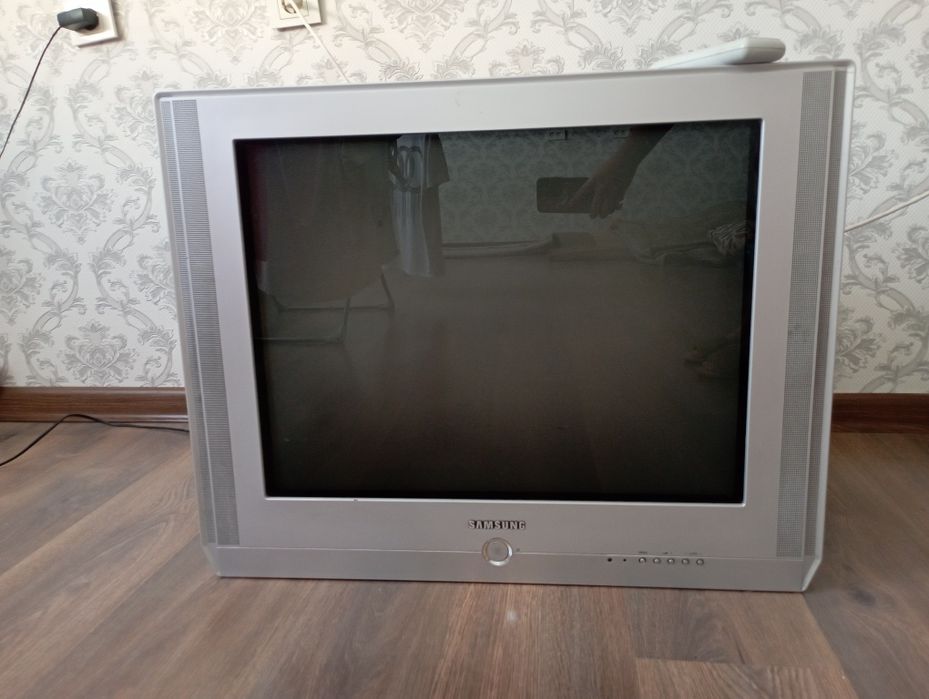 продаю телевизор