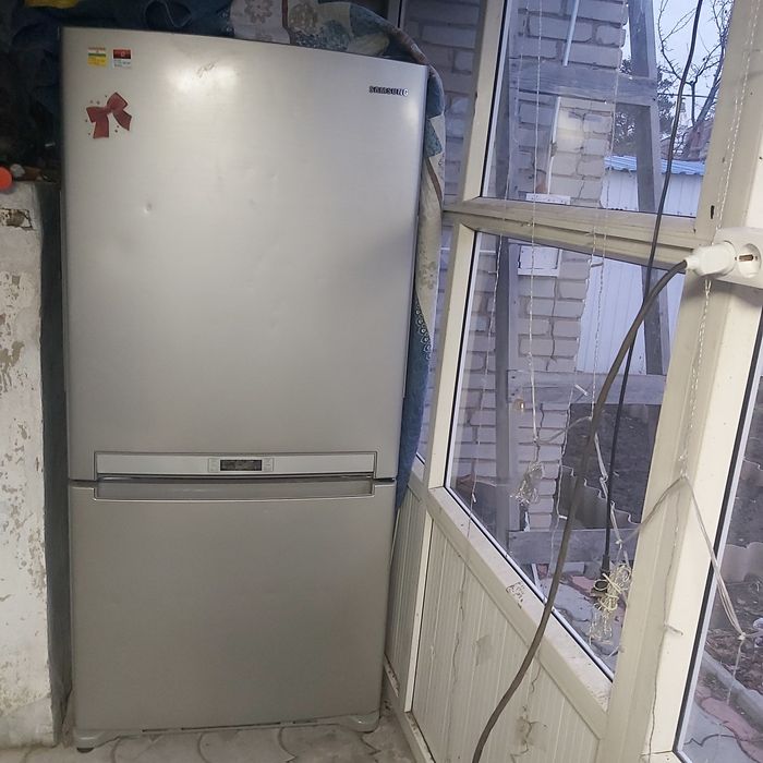 Продам холодильник