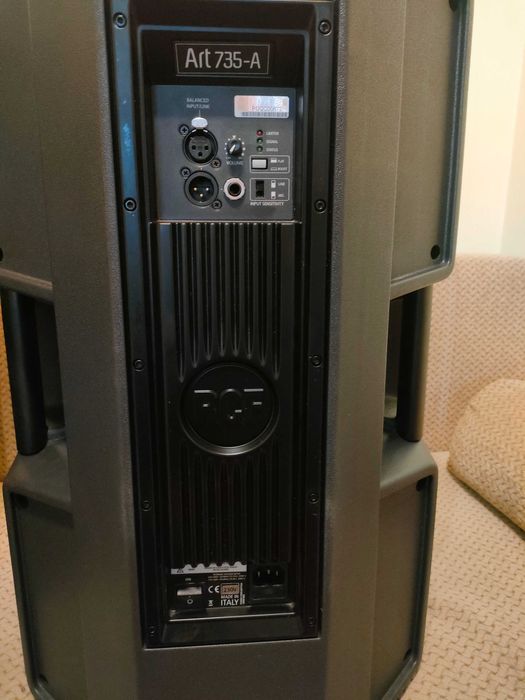 2 Boxe active Rcf 735A de 2x700w impecabile Made in Italy