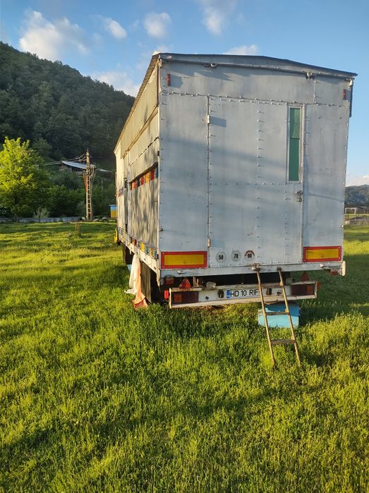 Vând remorca cu 2 axe tandem, neomologata apicol, stare foarte buna