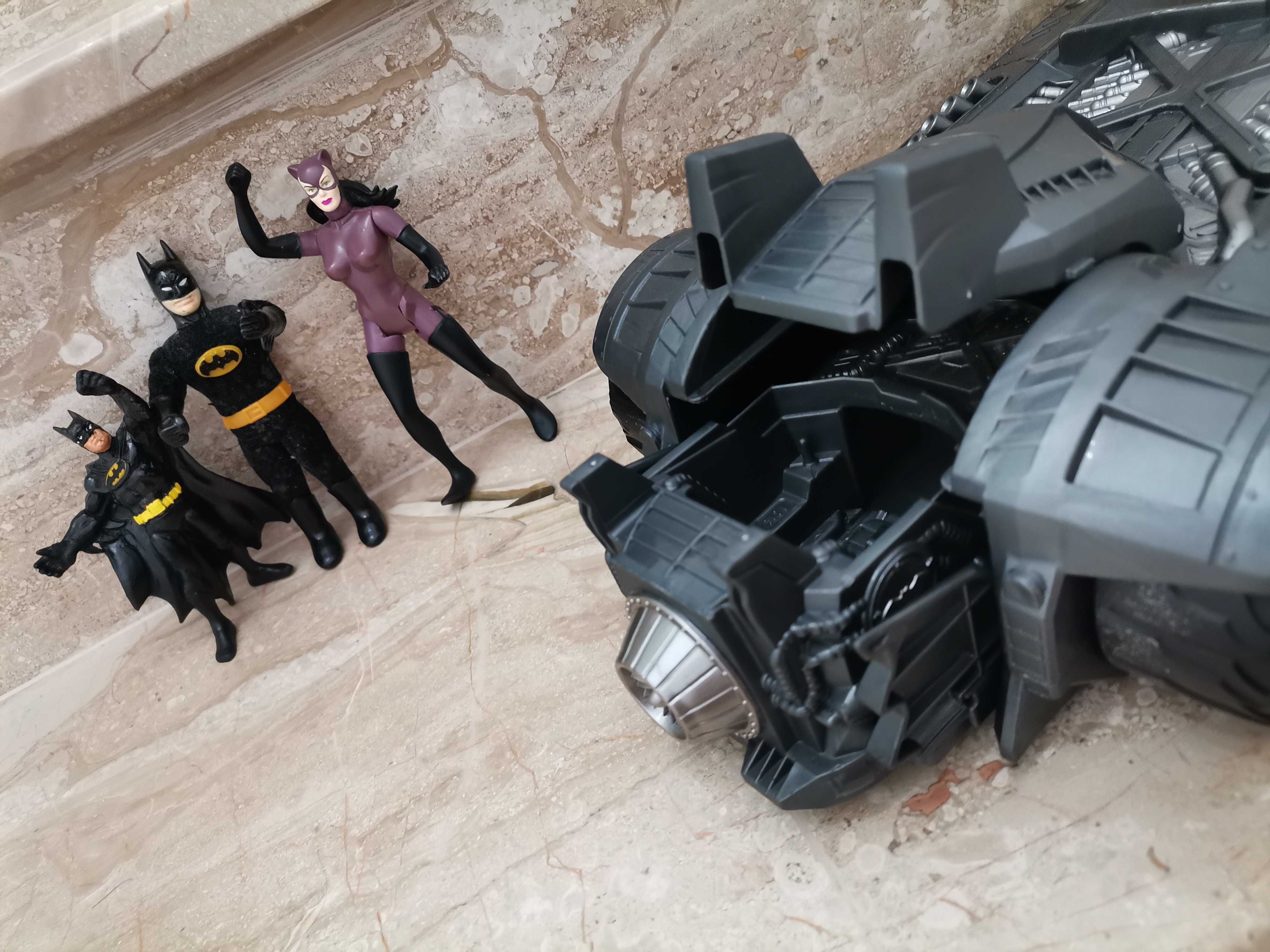 Mașinuță Batman și câteva figurine