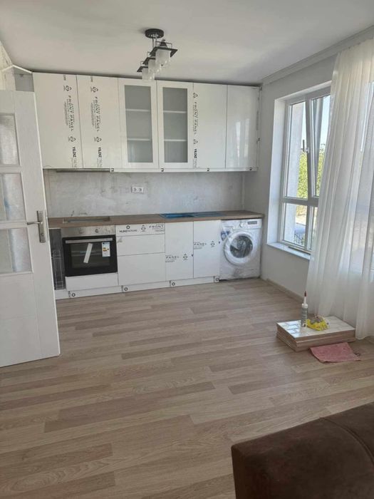 Дава се под наем Тристаен апартамент в Пловдив, Остромила - 80 кв.м за 550 € - Снимка #1