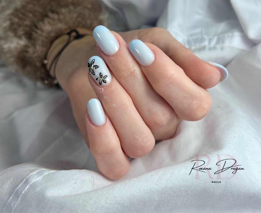 Unghii cu gel , semipermanet si pedichiura estetica