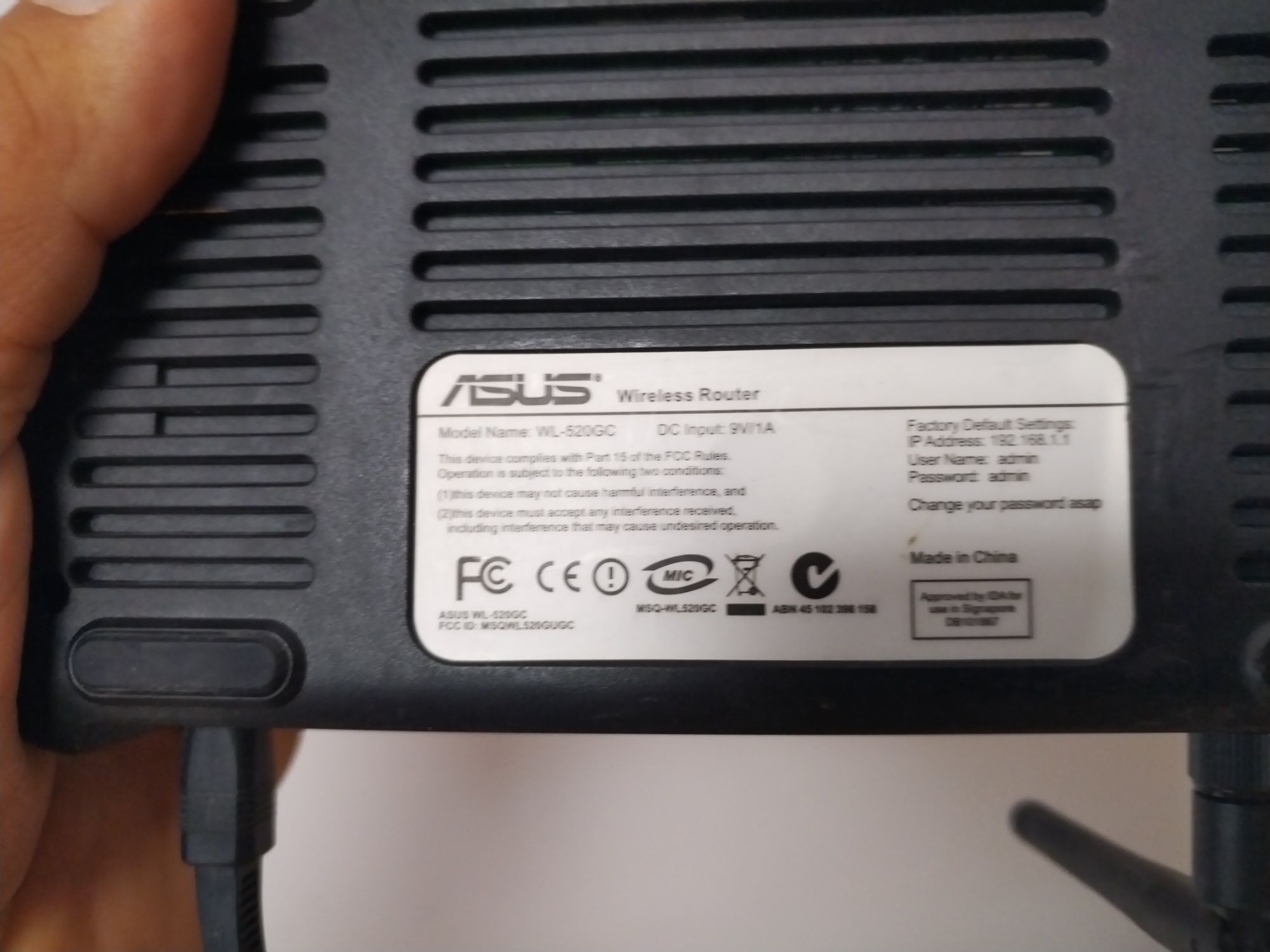 Router wireless Asus 
Model WL-520GC.
Este funcțional.
Este utilizat
F