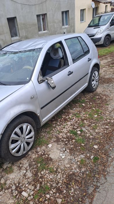 Vand Golf 4 1.4 benzina