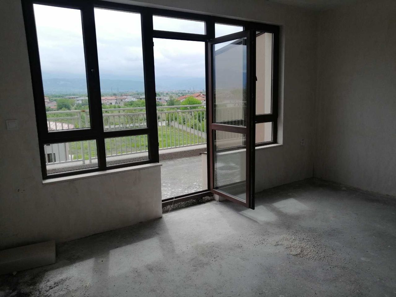 Продава се Двустаен апартамент в Пловдив, Остромила - 69 кв.м за 1218 €/кв.м - Снимка #2