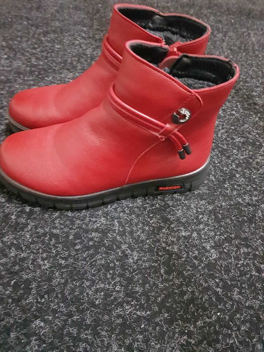 Ghete rosii imblanite 36