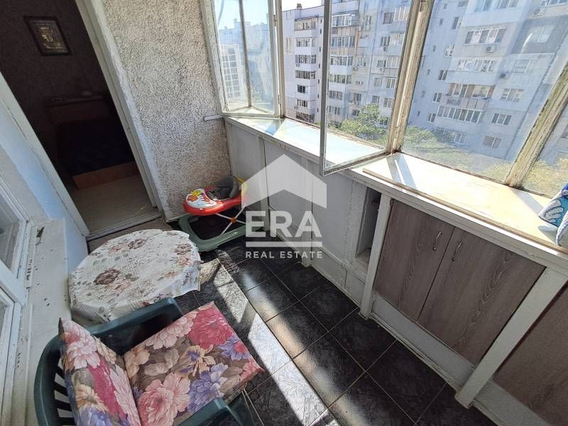 Тристаен, ексклузивен, частично обзаведен апартамент за продажба, с от