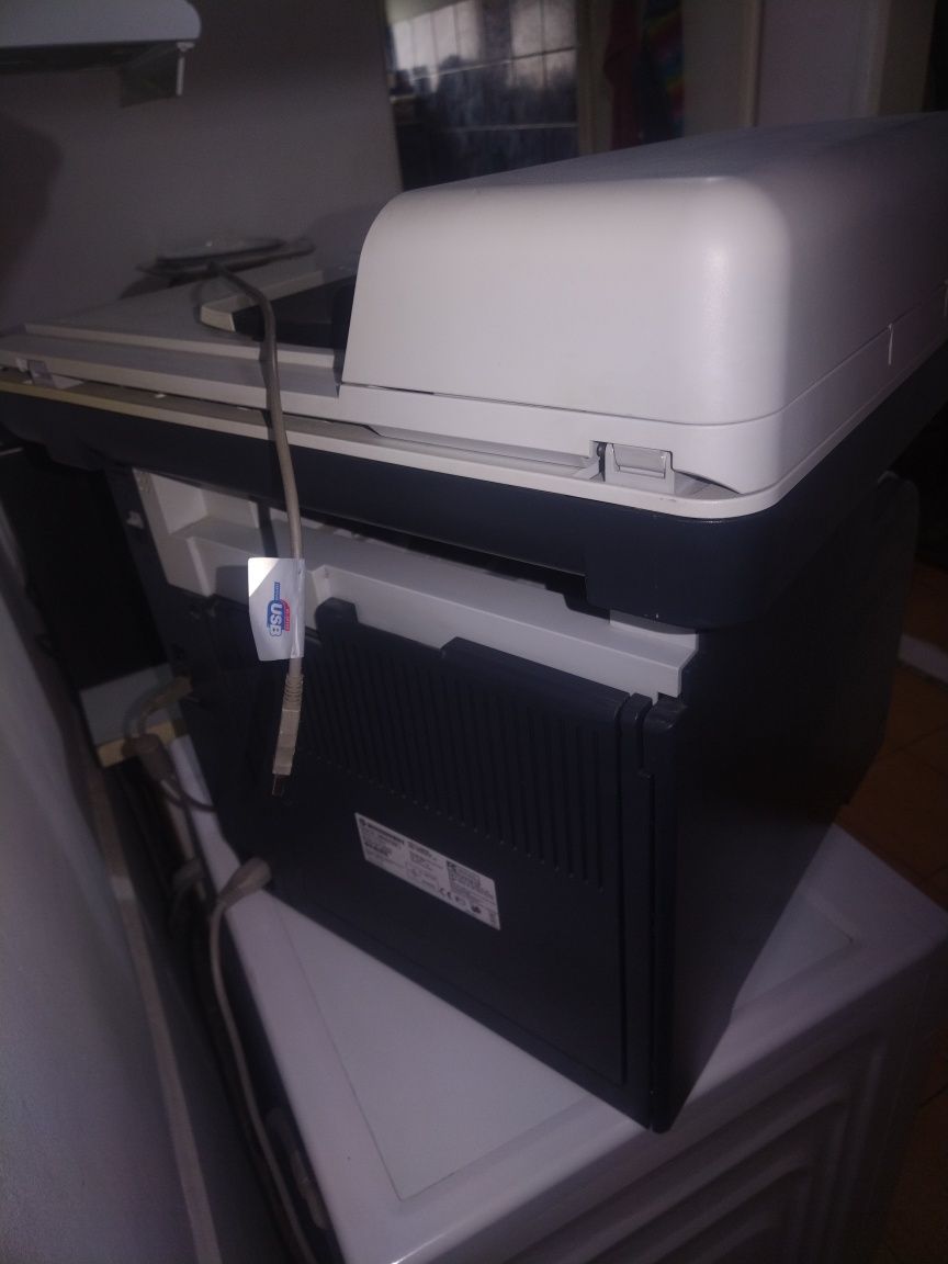 Многофункционален принтер, скенер, КОПИР, мрежа, факс
HP Color LaserJe