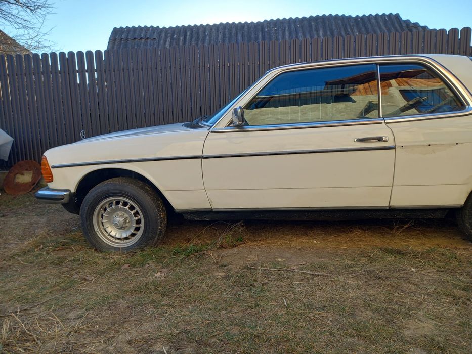 Mercedes w123 coupe 230c