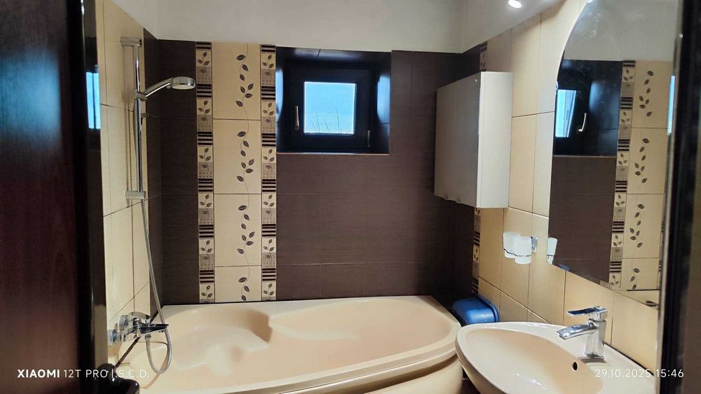 Închiriez apartament 3 camere