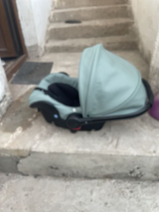 Кош за кола за новородено.Без забележки , като чисто ново.