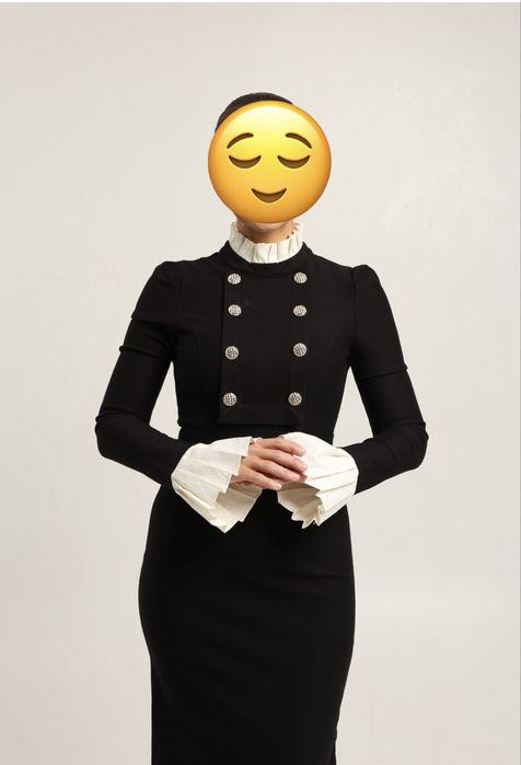 Платье черное с золотыми пуговицами от Pudra