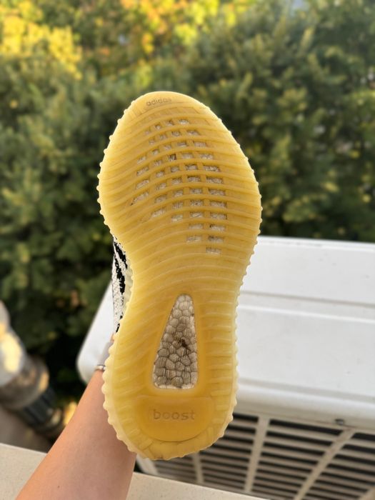 Yeezy 350 V2 • Zebra