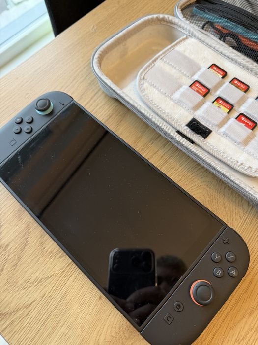 Nintendo switch 2 с 12 игри + калъф