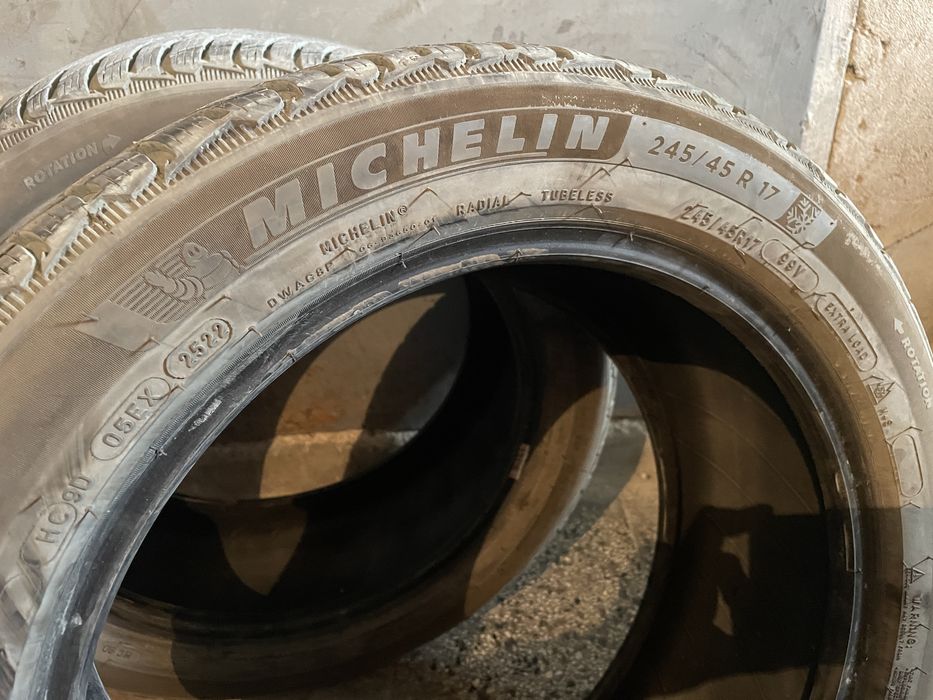 245/45/17 2 броя зимни гуми Michelin !